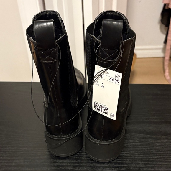 H&M Black Chelsea Platform Boots NWT - Picture 3 of 4